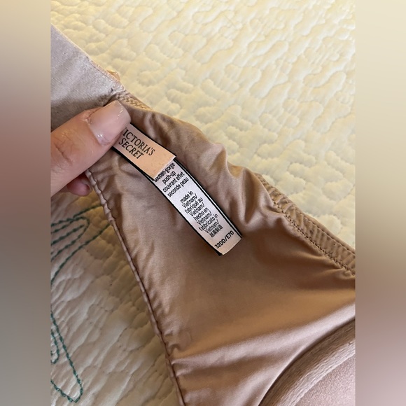 Victoria’s Secret Semipush T-Shirt Bra - Picture 4 of 4